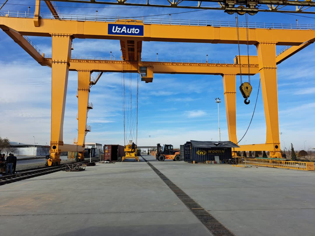 Uzbekistan container gantry crane