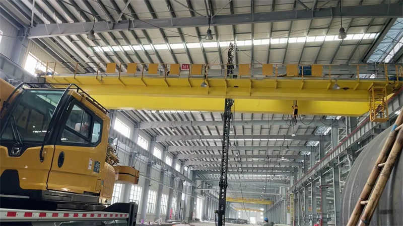 Explosion proof bridge crane in food processing plant