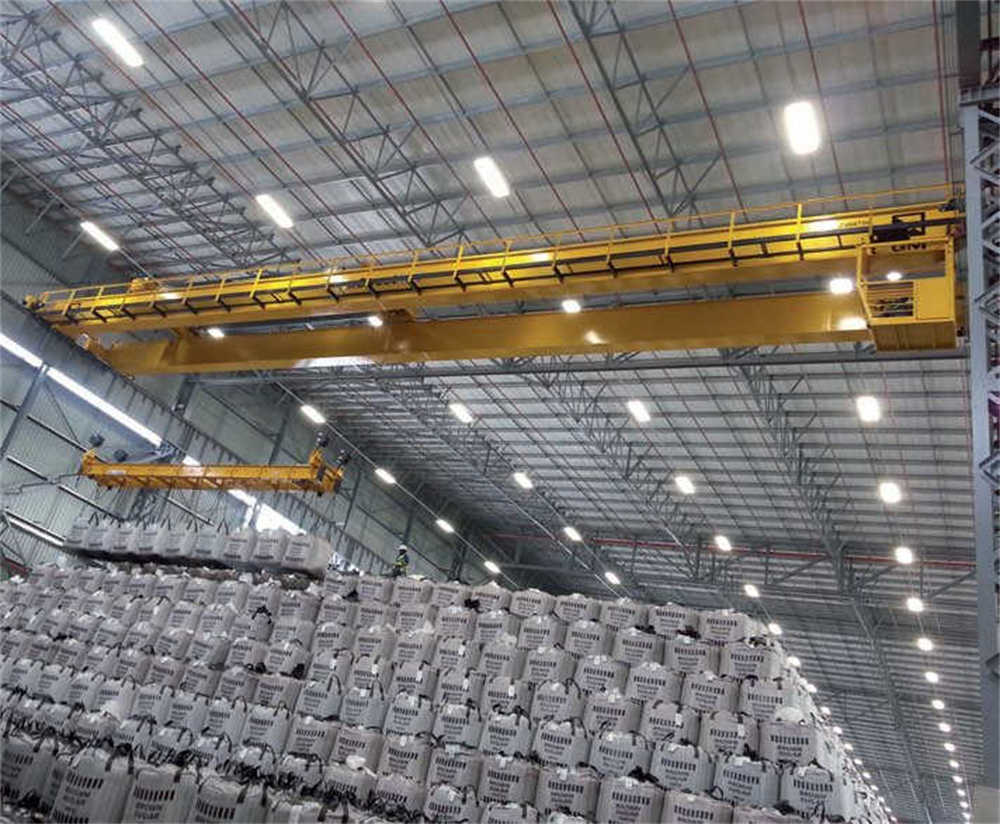 Bridge crane in food factory warehouse