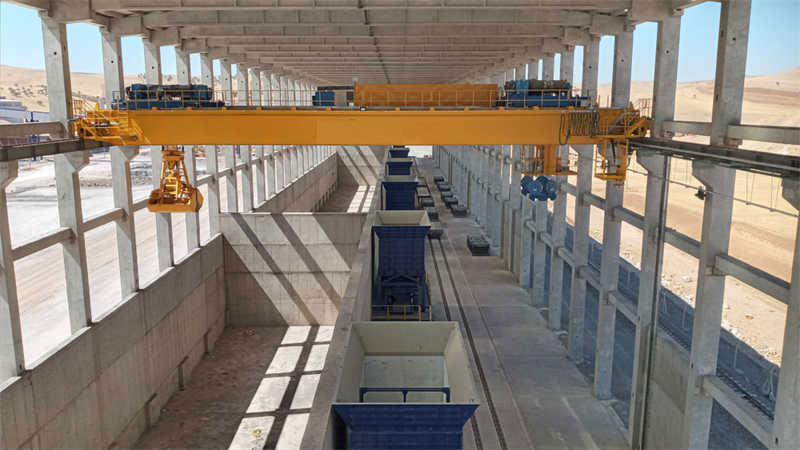 Bridge crane in metallurgical plant